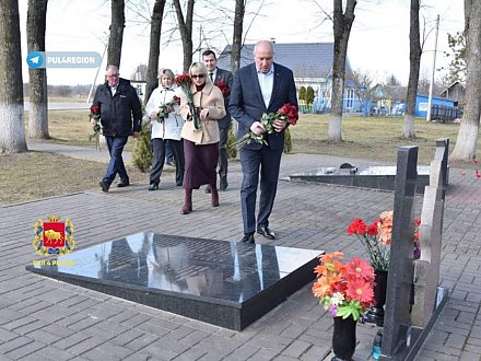 Юрий Караев почтил память жертв немецкой карательной операции в Ивьевском районе