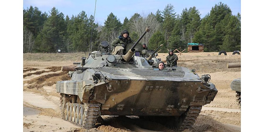 «Армия должна быть сильной и хорошо обученной, поэтому мы здесь». Военнообязанные, призванные на сборы, о плановой проверке боеготовности Вооруженных Сил