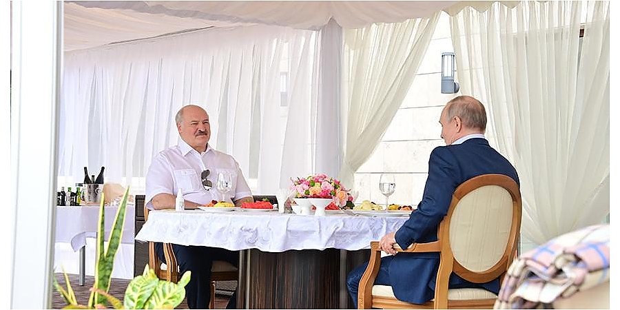 Встречи с Владимиром Путиным и губернаторами, стратегия для ОДКБ и вступительная кампания. Подробности интенсивной недели Президента