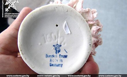 Россиянин скрыл от гродненских таможенников часть перемещаемой им партии винтажной посуды