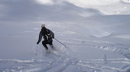 На горнолыжном курорте в Австрии после схода лавины пропали десять человек