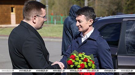 Могут выдохнуть и расслабиться, они - дома. Возвращенных с польской стороны тепло встретили на белорусской территории 