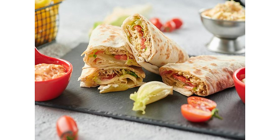 Хрустящий лаваш, нежное мясо: рецепт домашней шаурмы
