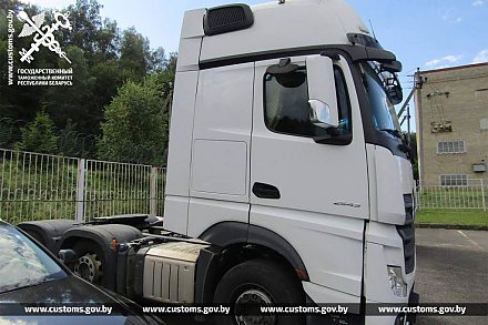 Гродненские таможенники выявили очередной тайник, в котором белорус незаконно перевозил 10 ноутбуков