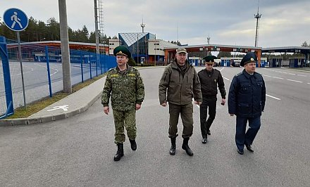 Помощник Президента - инспектор по Гродненской области Юрий Караев посетил подразделения Гродненской пограничной группы на литовском направлении