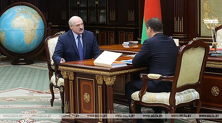 Работа экономики, ответ на санкции, развитие чернобыльских территорий - Александр Лукашенко принял с докладом Романа Головченко