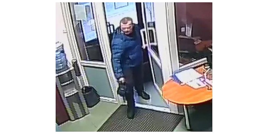 Милиция разыскивает мужчину, который забрал в гродненском банке чужой кошелек