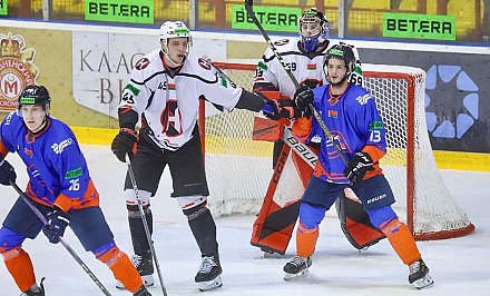 «Неман» переиграл «Локомотив» и продлил серию побед на домашнем льду