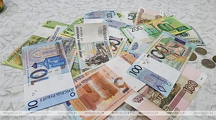 Доллар и российский рубль подешевели, евро и юань подорожали на торгах 5 октября
