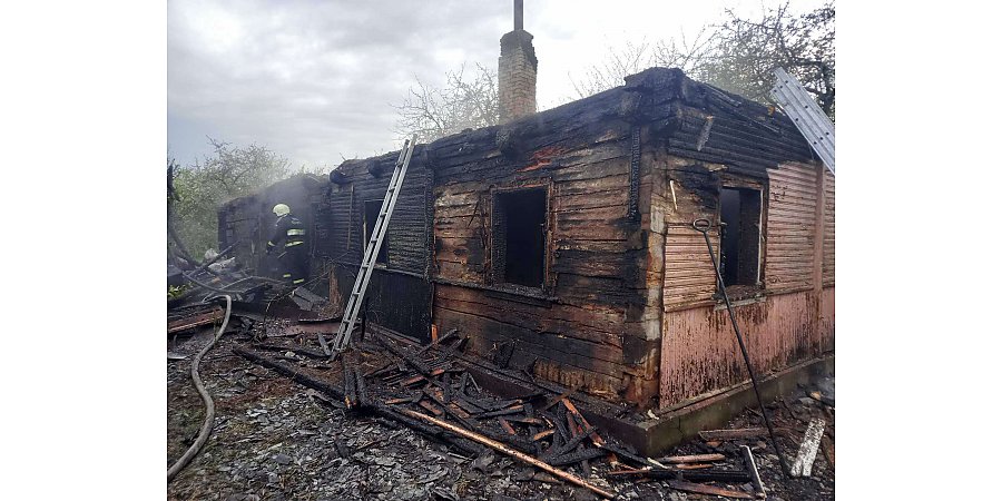 В Вороновском районе горел нежилой дом