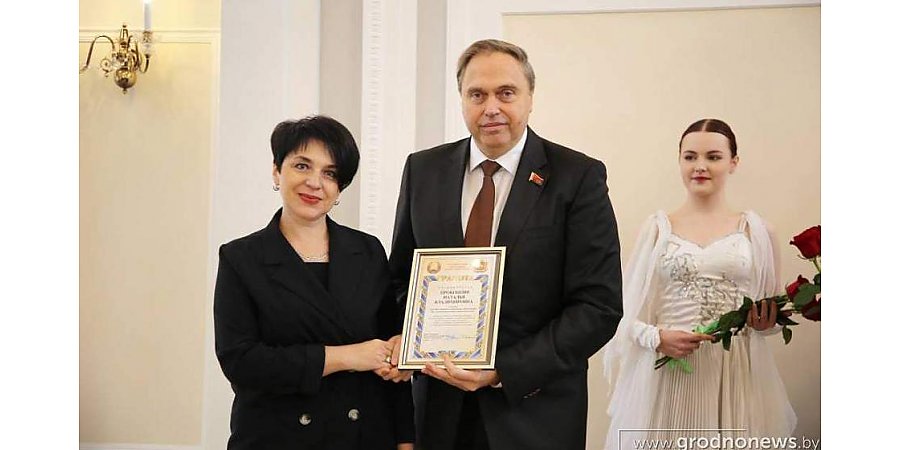 Бесценный вклад в сохранение и приумножение культурного наследия. Более 60 работников сферы культуры Гродненской области удостоены награды в канун профессионального праздника