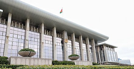 Александр Лукашенко поздравил с Пасхой Патриарха Кирилла и Митрополита Вениамина