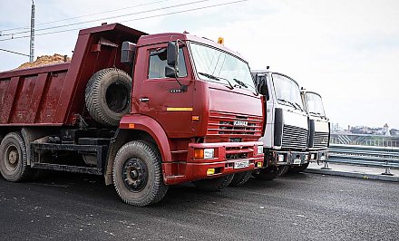 Фотофакт: на Новом мосту на улице Поповича проходят финальные испытания перед открытием