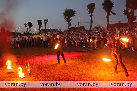 “Вогненныя вораны” з Ліды зноў упрыгожылі свята ў Воранаве (фотафакт)