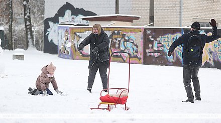 Время снежных забав и ледовых рисков. В Минздраве напомнили правила безопасности в холодный сезон