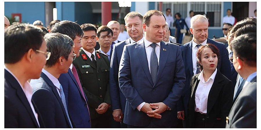 Премьер-министр Беларуси посещает акционерное общество "МАЗ Азия" во Вьетнаме