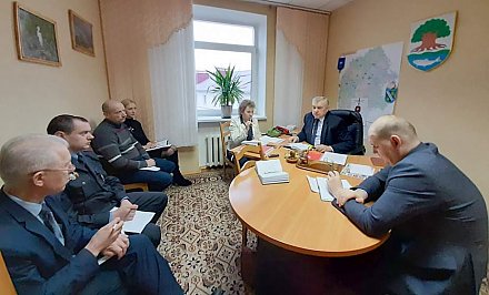 В Островце за круглым столом парламентарии и эксперты обсудили предложения изменений в Кодекс об административных правонарушениях