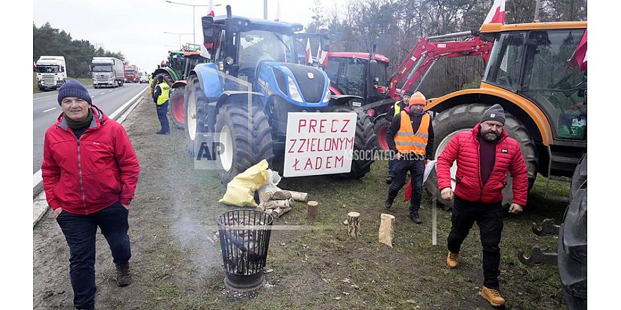 В Варшаве протестующие фермеры пытаются устроить стычки с полицией