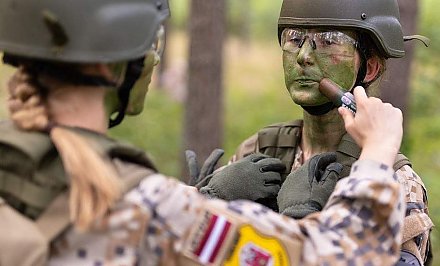 Гитлерюгенд на новый лад? Украинские неонацисты учат латвийскую молодежь «патриотизму»