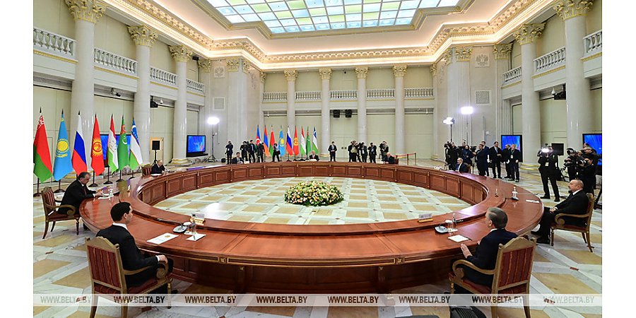 Александр Лукашенко прибыл на неформальную встречу лидеров стран СНГ