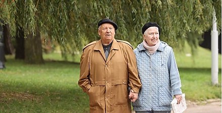 В Беларуси второй раз за год увеличились трудовые пенсии. Рассказываем, какие еще социальные выплаты положены населению