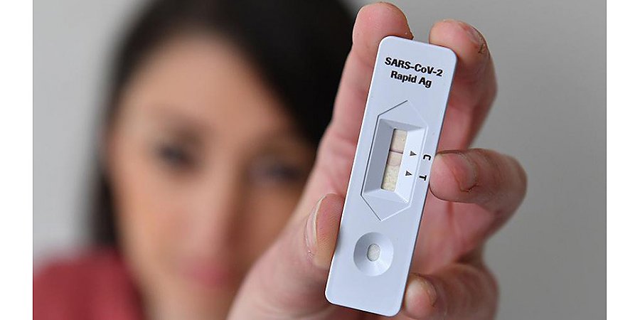 В Берлине обязали сдавать тесты на COVID-19 для посещения магазинов