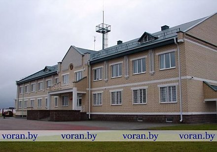 А на плечах у нас — зеленые погоны…