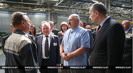 Лукашенко: государство не намерено пока продавать МЗКТ