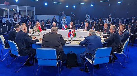 Крутой констатировал взрывной рост торговли услугами между Беларусью и Россией