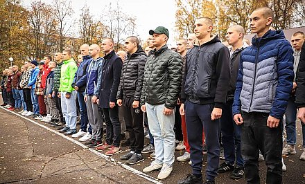 В Гродно прошла торжественная отправка призывников в войска и воинские формирования Беларуси для срочной военной службы и службы в резерве