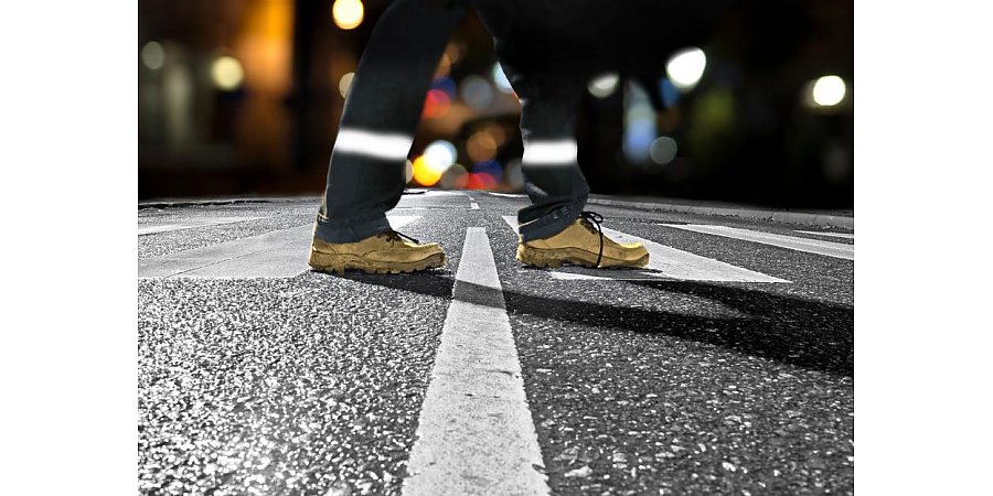 Сколько фликеров должно быть на пешеходе, рассказали в ГАИ