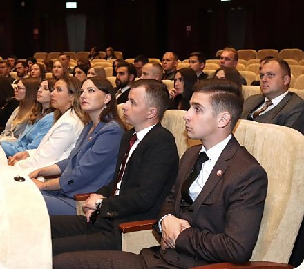 Видеть проблемы общества и молодежи