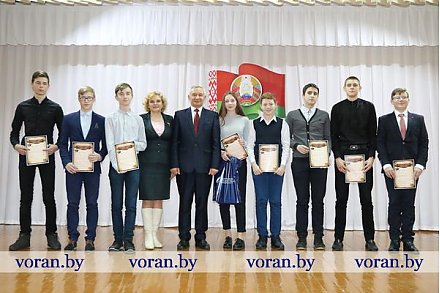 Сегодня на Вороновщине премии академика С.В. Абламейко удостоены восемь ребят (Фото)
