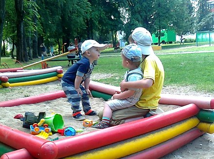 МВД: за курение на детской площадке и остановке придется заплатить штраф до 4 БВ