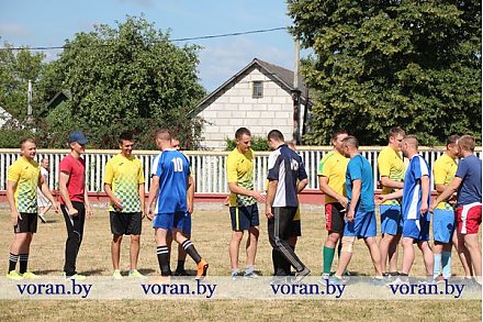 На Вороновщине стартовал районный чемпионат по футболу (Фото)