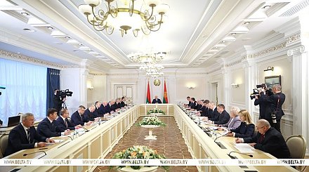 Бой посредничеству, "золотая жила" в АПК и новый этап требований. Итоги недели Президента