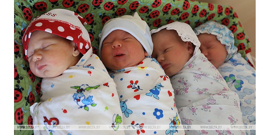 Как государство поддерживает семьи при рождении двоих и более детей, рассказали в Минтруда