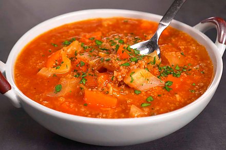 Идеальное блюдо для обеда или ужина: суп-голубец с мясным фаршем за 40 минут