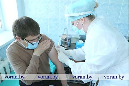 Щит от вируса. На Вороновщине началась вакцинация против гриппа