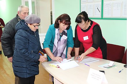 Дойти до каждого. Как проходит голосование на самом отдаленном избирательном участке Вороновского района? (+Видео)