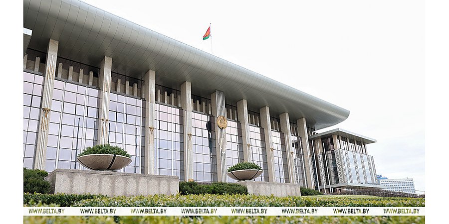 Сельское хозяйство, проекты управделами, учения "Запад-2025" и залеты БПЛА. Александр Лукашенко заслушал ряд докладов