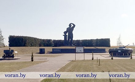 Участники пресс-тура в Свислочском районе посетили мемориальный комплекс «Асілак»