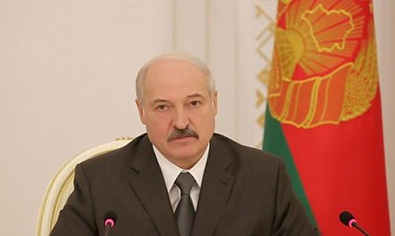 Александр Лукашенко предупредил предприятия о серьезной ответственности за сохранность сельхозтехники (+Видео)