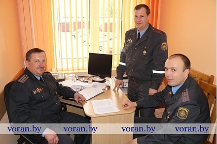 Службу знают!