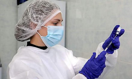 Эксперт: частота госпитализаций среди привитых против COVID-19 составляет 1-2%