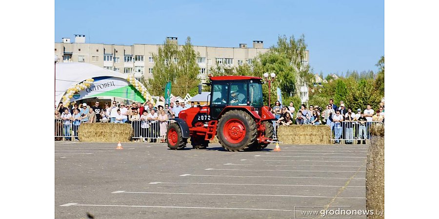 Лучшие механизаторы области сразились в мастерстве на экстремальных гонках «ТракторШоу»