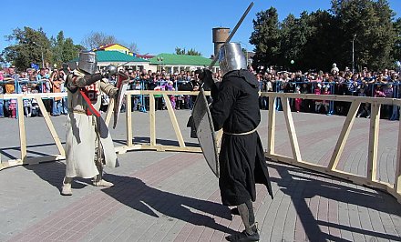 Бугурты, алебардисты и венчание короля. Фестиваль исторической реконструкции пройдет в Новогрудке