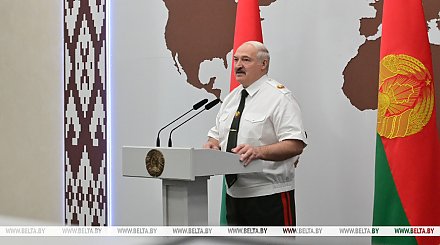 "Вы не дрогнули в минуту опасности" - Александр Лукашенко вручил госнаграды представителям силовых ведомств