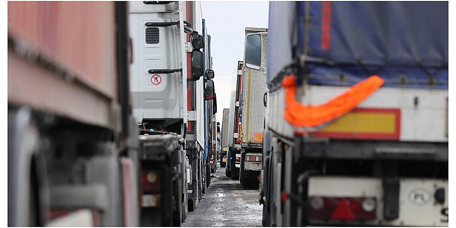 Около 2500 фур ожидают в очереди на въезд в ЕС