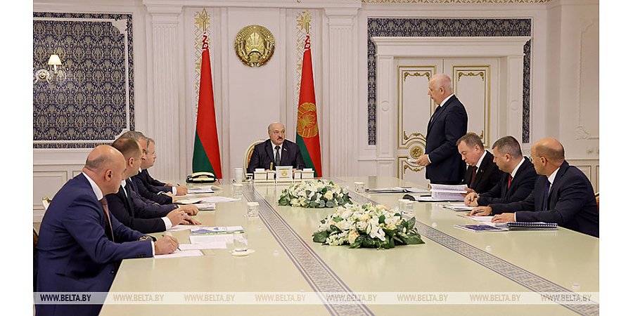 Александр Лукашенко ждет "виртуозной логистики" от Минтранса и правительства